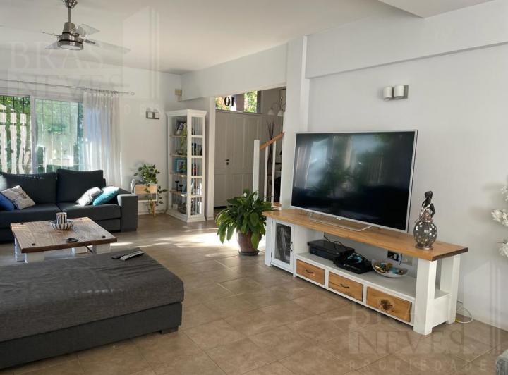 Casa · 260m² · 7 Ambientes · 2 Cocheras