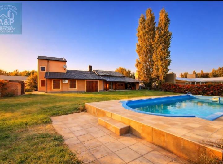 Casa · 264m² · 6 Ambientes · 1 Cochera