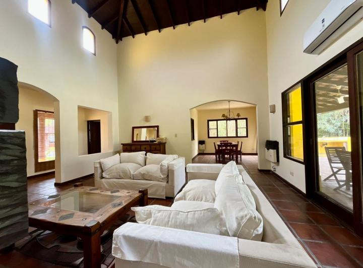 Casa · 200m² · 4 Ambientes · 3 Cocheras