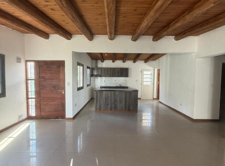 Casa · 150m² · 6 Ambientes · 2 Cocheras