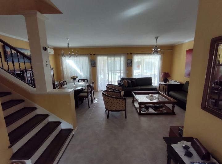 Casa · 181m² · 5 Ambientes · 1 Cochera