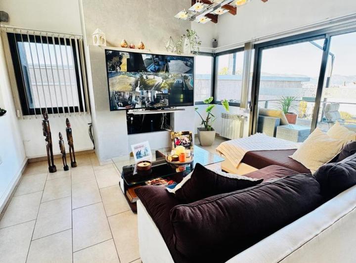 Casa · 280m² · 5 Ambientes · 4 Cocheras