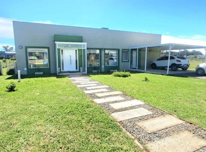 Casa · 104m² · 3 Ambientes · 2 Cocheras