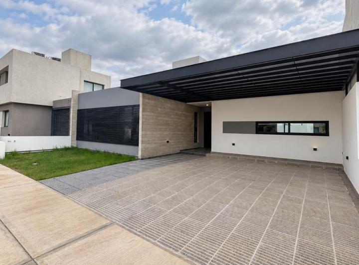 Casa · 180m² · 6 Ambientes · 3 Cocheras