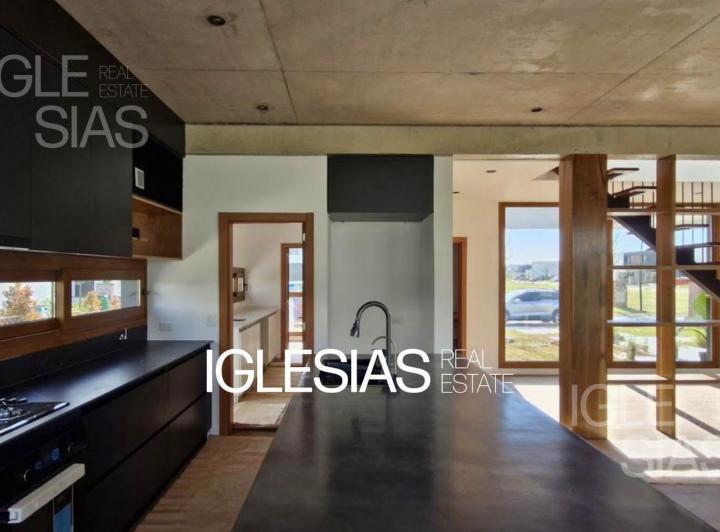 Casa · 265m² · 6 Ambientes
