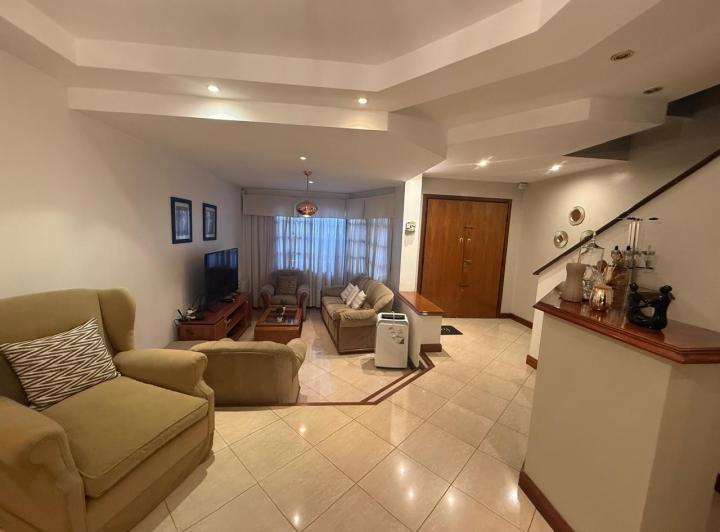 Casa · 264m² · 4 Ambientes · 1 Cochera