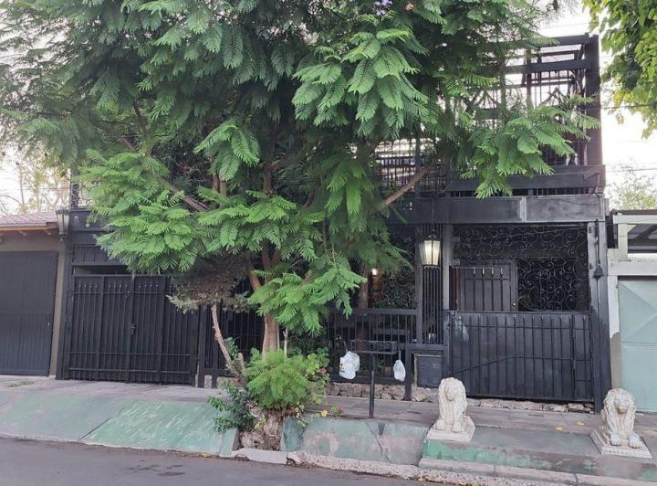 Casa · 168m² · 5 Ambientes · 1 Cochera