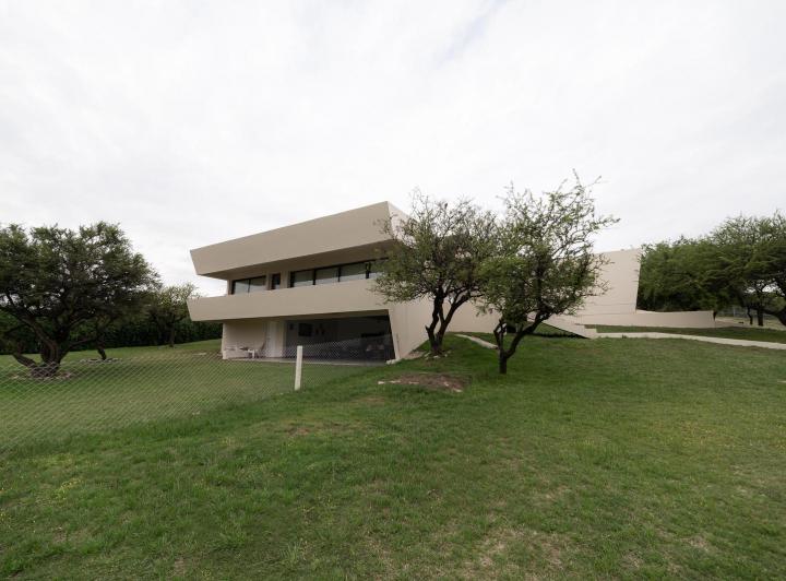Casa · 400m² · 7 Ambientes · 3 Cocheras