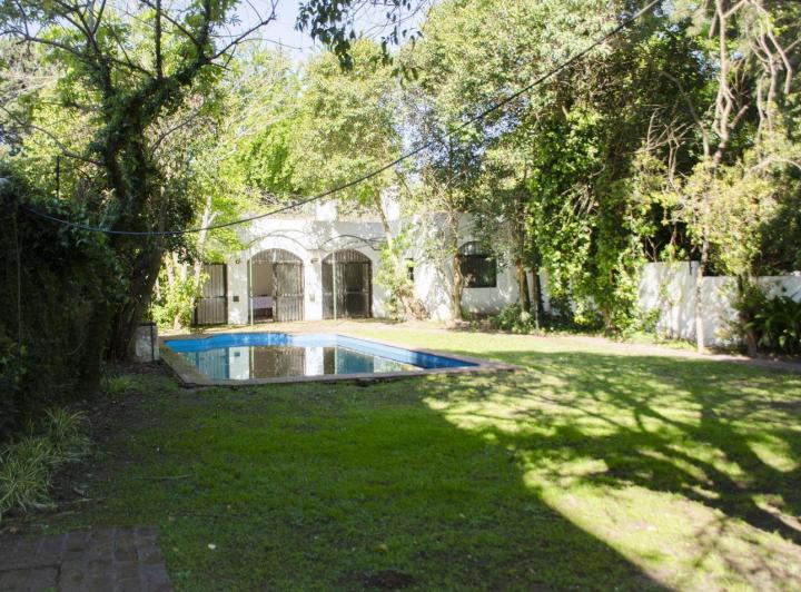 Casa · 185m² · 4 Ambientes · 2 Cocheras
