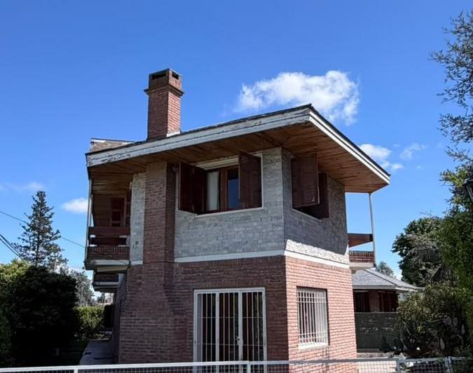Casa · 350m² · 4 Dormitorios · 1 Cochera