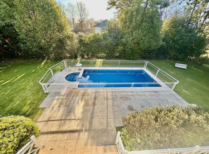 Casa · 320m² · 7 Ambientes · 2 Cocheras