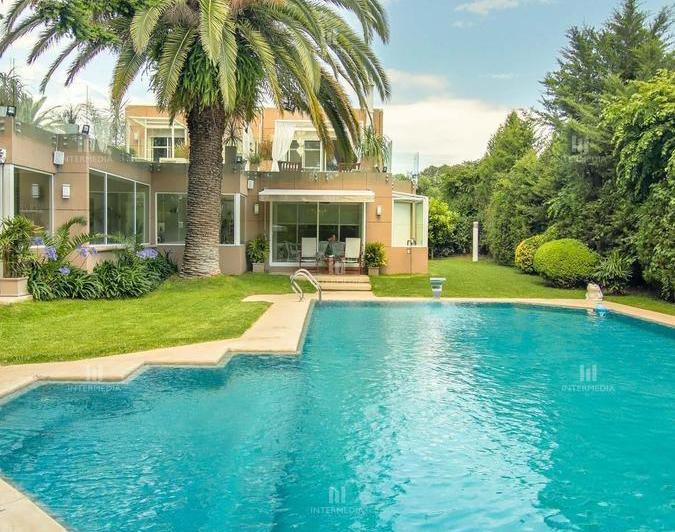 Casa · 246m² · 4 Ambientes · 1 Cochera