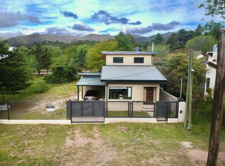 Casa · 110m² · 4 Ambientes · 1 Cochera