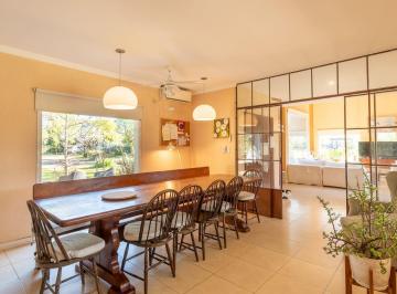 Casa · 160m² · 4 Ambientes · 3 Cocheras · Venta Casa 4 Amb. C/ Pileta Santa Catalina
