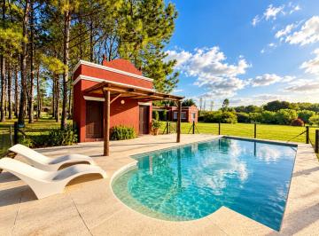 Casa · 260m² · 6 Ambientes · 2 Cocheras · Alquiler Anual Casa 6 Amb Amoblada 1ha La Macarena