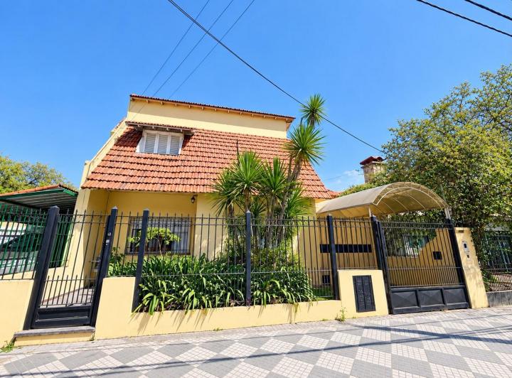 Casa · 200m² · 6 Ambientes · 1 Cochera