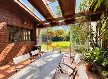 Casa · 210m² · 6 Ambientes · 1 Cochera · Casa en Venta 6 Ambientes en Lote Propio con Jardín, Galería y Cochera en La Lucila