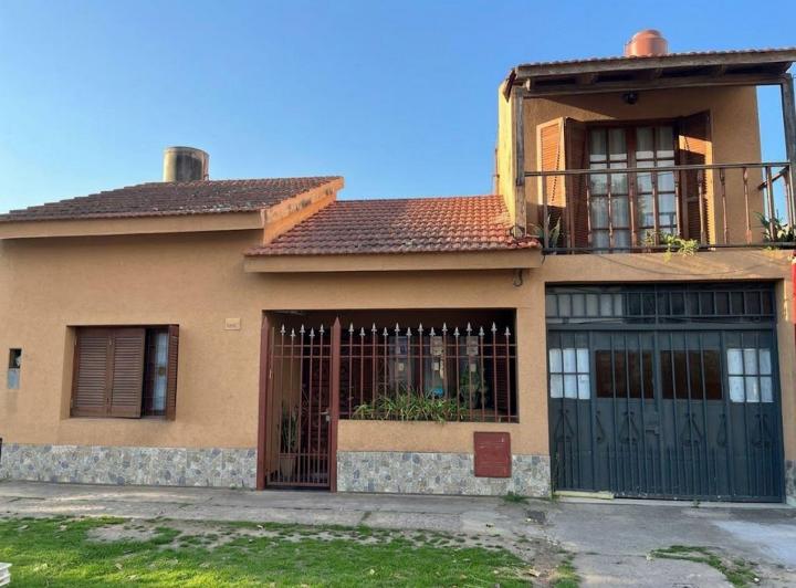 Casa · 215m² · 5 Ambientes · 1 Cochera