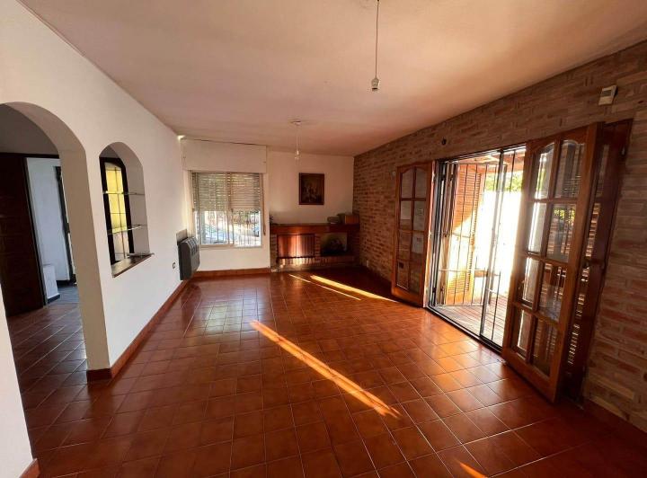Casa · 165m² · 7 Ambientes · 2 Cocheras
