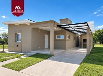 Casa de 3 ambientes, Villa Merlo · Casa en Venta de 2 Dorm., Uno Suite y Galería con Asador en Barrio La Arbolada, Merlo