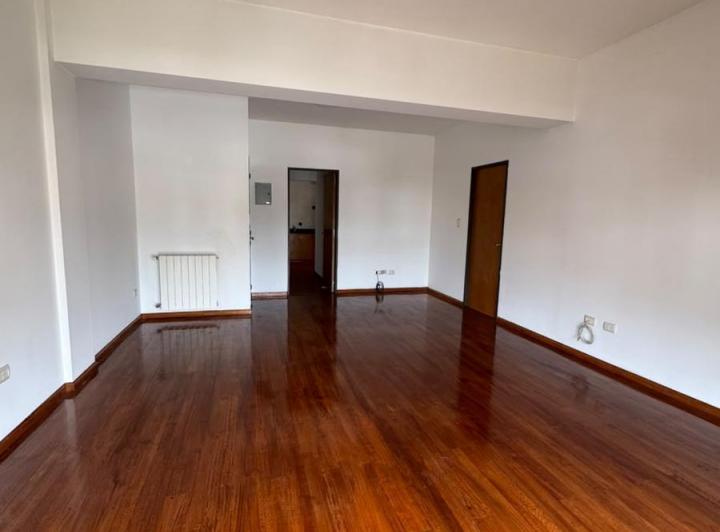 Departamento · 90m² · 6 Ambientes · 1 Cochera