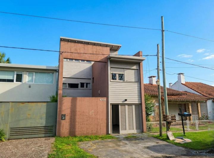 Casa · 220m² · 7 Ambientes · 1 Cochera