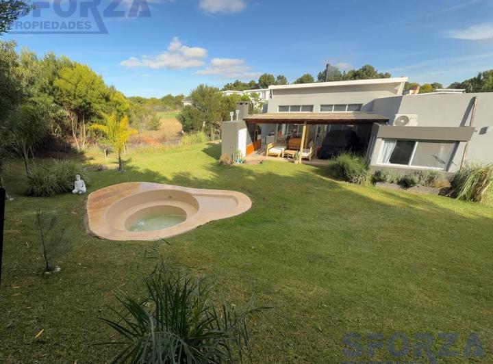 Casa · 124m² · 4 Ambientes · 4 Cocheras