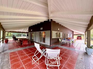 Casa · 221m² · 7 Ambientes · 6 Cocheras · Casa en Santa Rosa de Calamuchita, 4 Dorm., Lote de 5.135 m² con Bajada Al Río