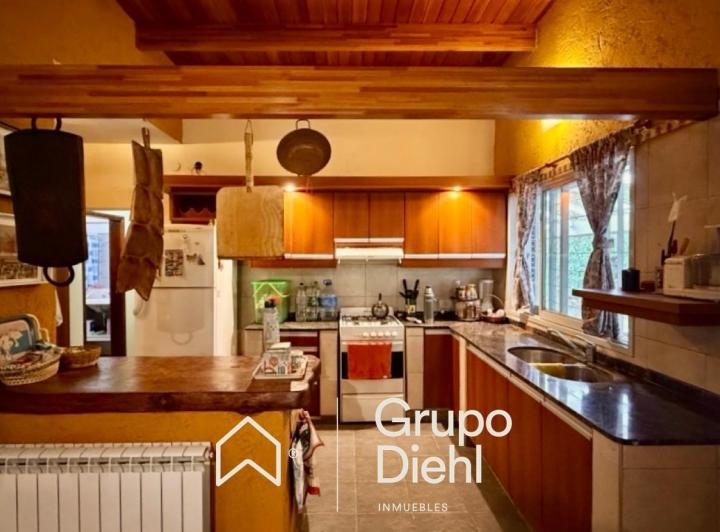 Casa · 221m² · 7 Ambientes · 6 Cocheras