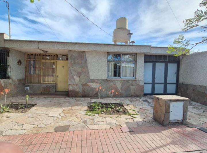 Casa · 167m² · 9 Ambientes · 2 Cocheras