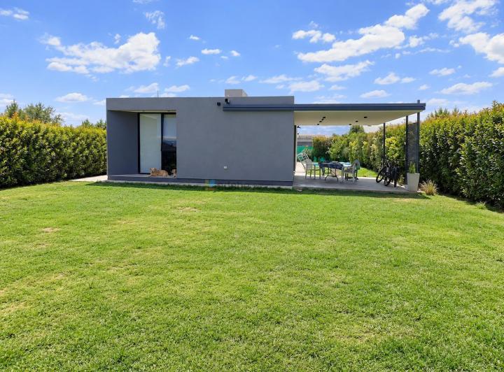 Casa · 160m² · 3 Dormitorios · 2 Cocheras