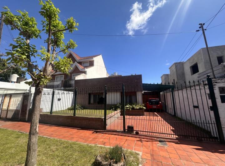 Casa · 339m² · 4 Ambientes · 4 Cocheras
