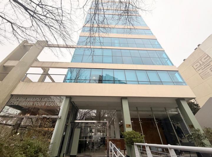 Oficina comercial · 200m² · 6 Ambientes · 3 Cocheras