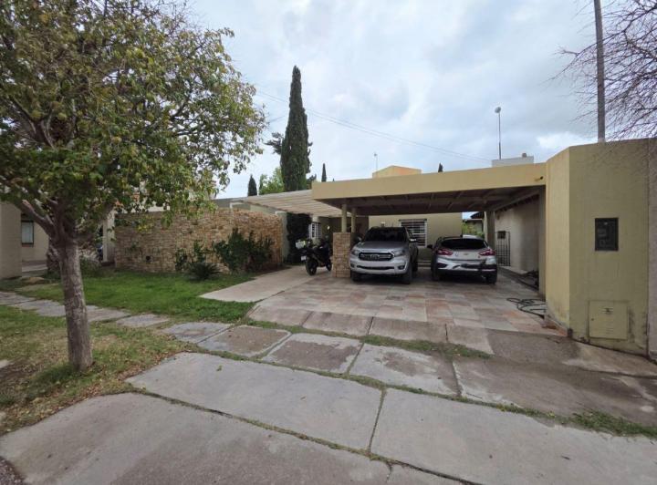 Casa · 280m² · 8 Ambientes · 2 Cocheras