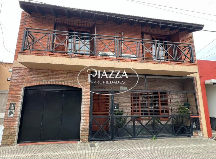 Casa · 220m² · 7 Ambientes · 2 Cocheras