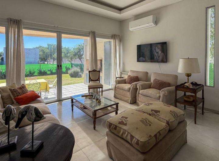 Casa · 188m² · 4 Ambientes · 2 Cocheras
