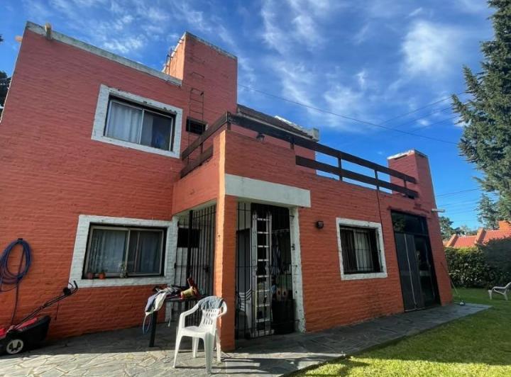 Casa · 270m² · 5 Ambientes · 1 Cochera