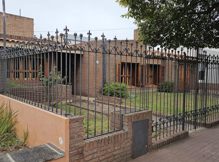 Casa · 559m² · 3 Dormitorios · 2 Cocheras