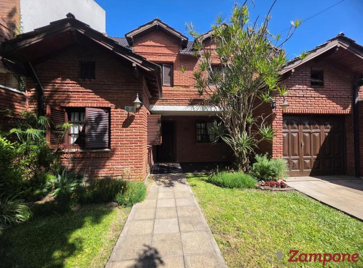 Casa · 231m² · 6 Ambientes · 2 Cocheras