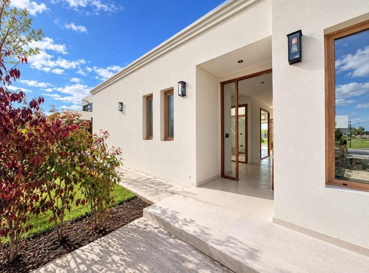 Casa · 182m² · 6 Ambientes · 5 Cocheras