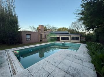 Casa · 276m² · 6 Ambientes · 2 Cocheras · Villa Allende - 2 Dorm. - Pileta - Galeria