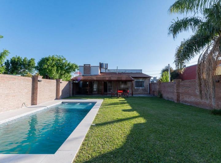 Casa · 120m² · 5 Ambientes · 2 Cocheras
