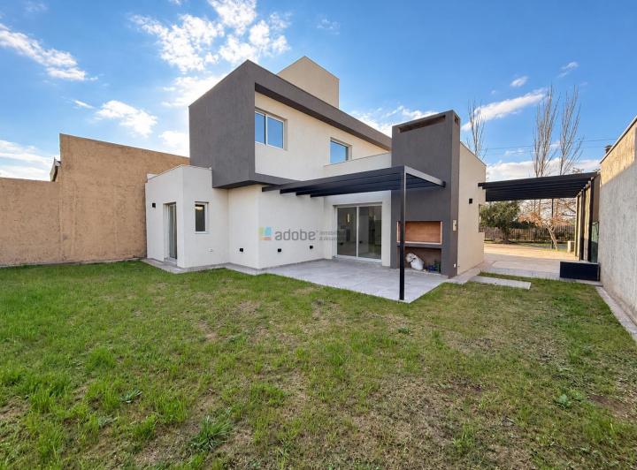 Casa · 150m² · 5 Ambientes · 2 Cocheras