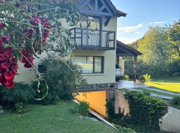Casa · 170m² · 4 Ambientes · 1 Cochera