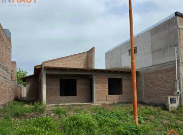 Casa · 156m² · 2 Dormitorios · Casa a La Venta en Cinco Saltos