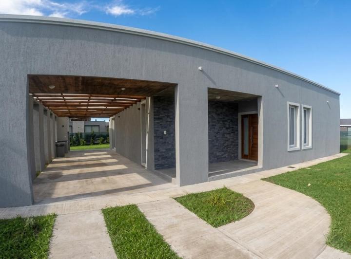 Casa · 220m² · 5 Ambientes