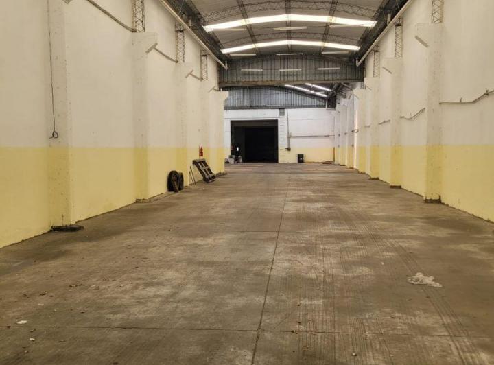 Bodega-Galpón · 953m²
