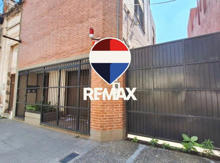Casa · 444m² · 8 Ambientes · 2 Cocheras