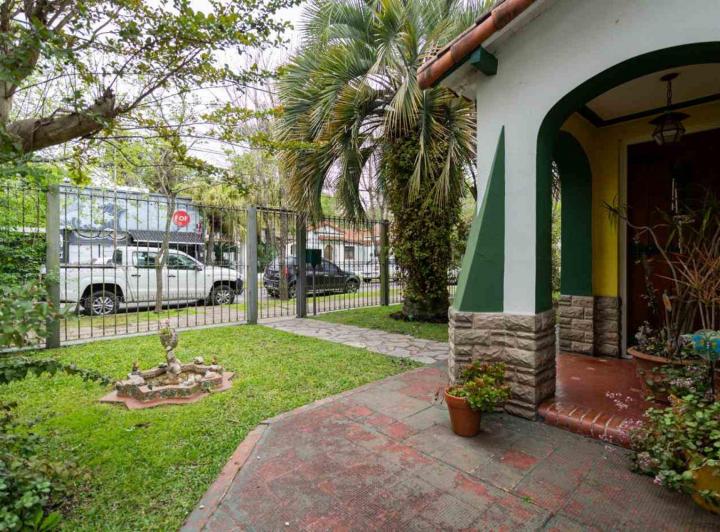 Casa · 300m² · 7 Ambientes · 2 Cocheras