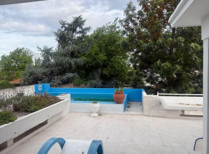 Casa · 200m² · 8 Ambientes · 1 Cochera